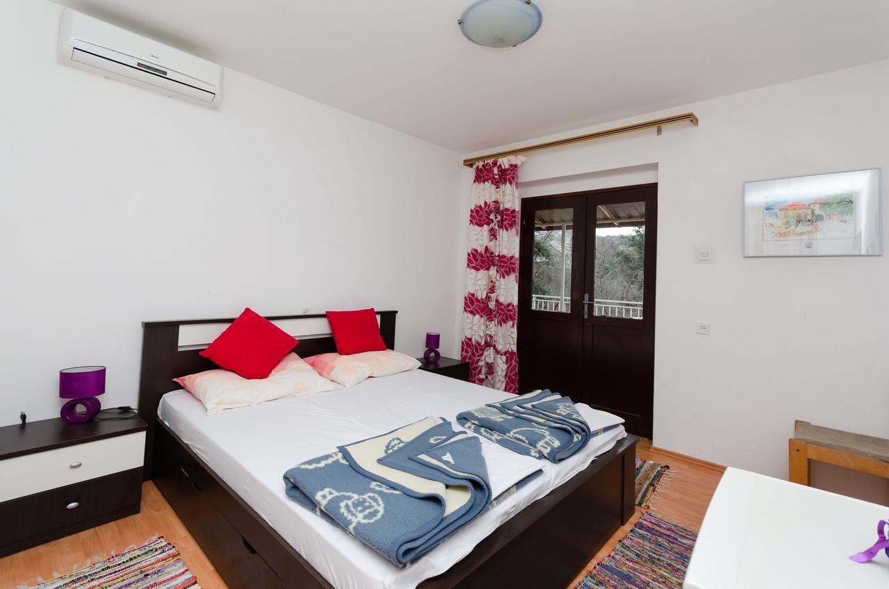 Apartments And Room Luka Klenovica Extérieur photo