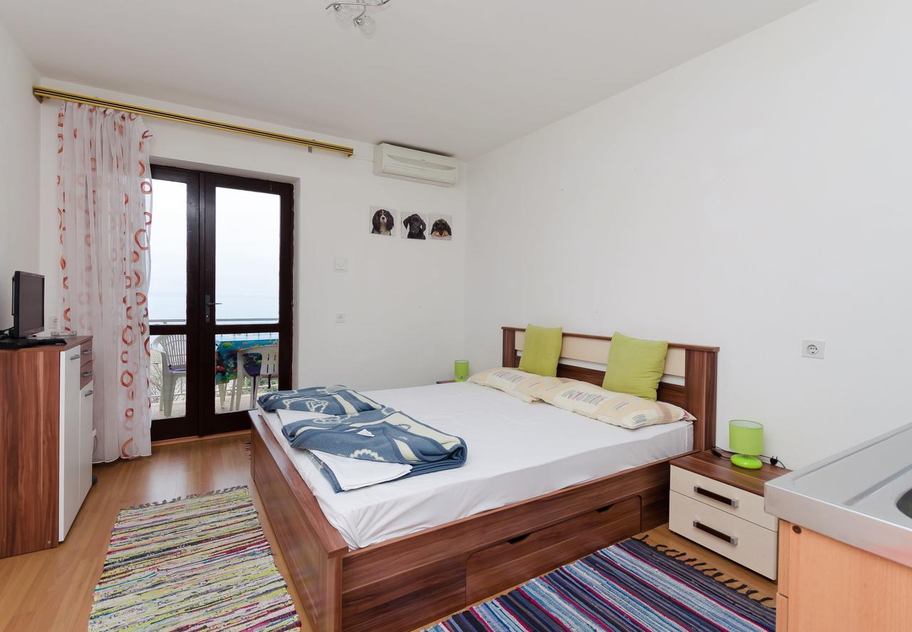 Apartments And Room Luka Klenovica Extérieur photo