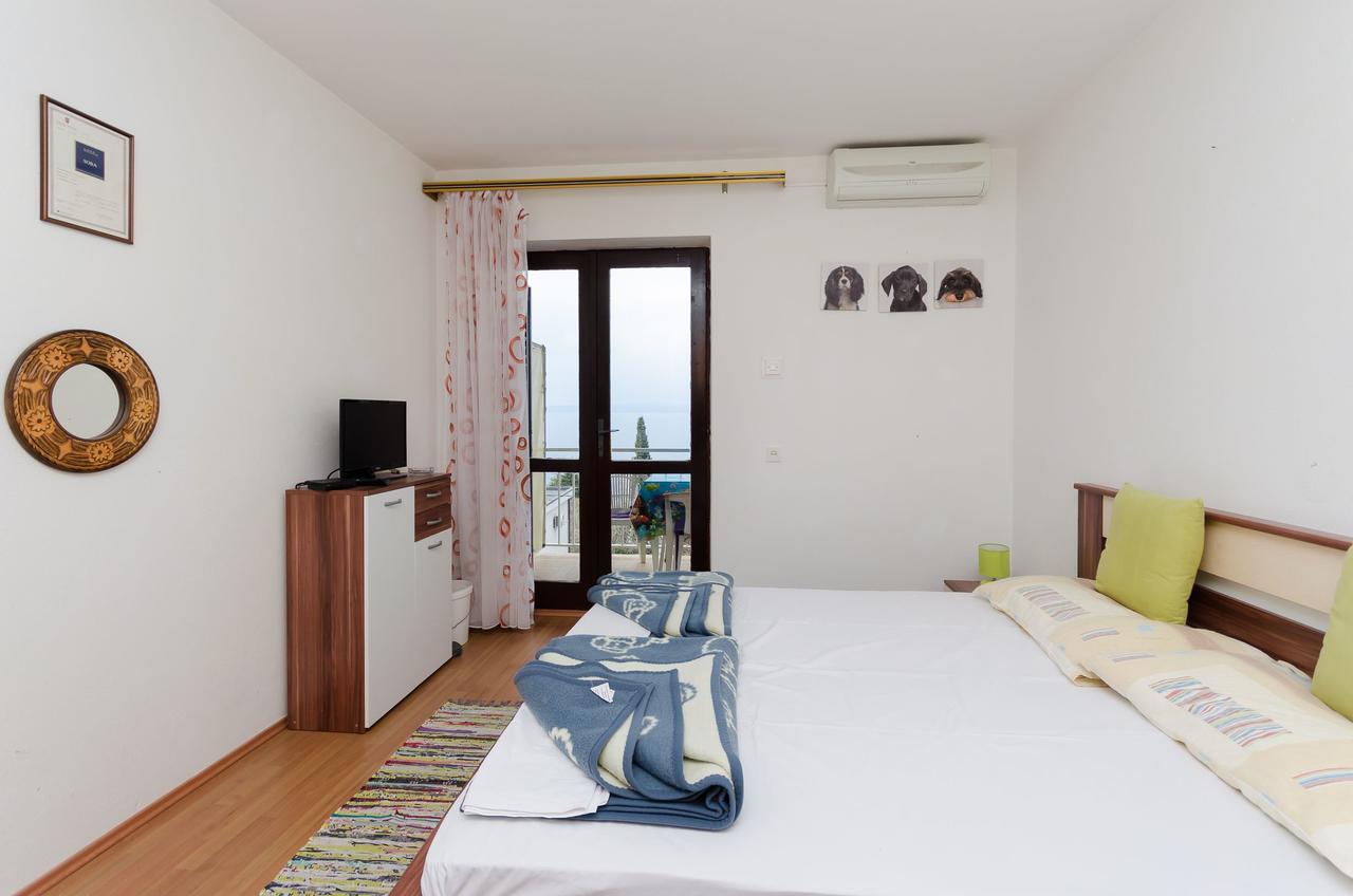 Apartments And Room Luka Klenovica Extérieur photo